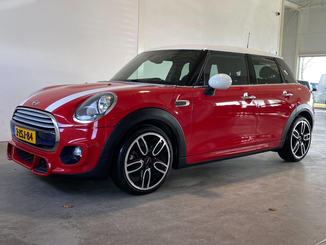 MINI Cooper - 1.5 136PK 5drs JCW Pakket NL-auto - AutoWereld.nl