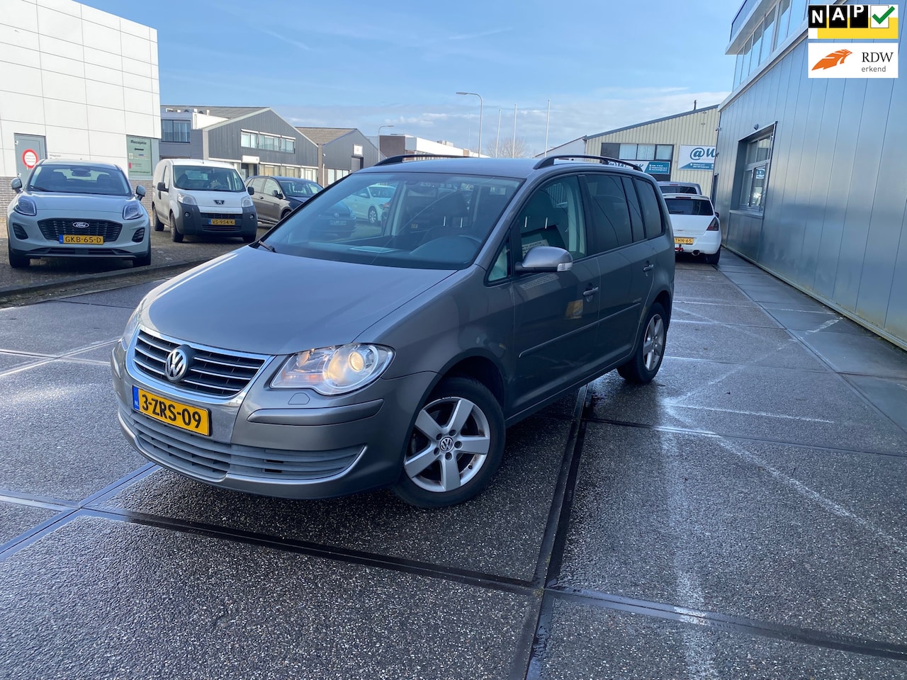 Volkswagen Touran - 1.6 Trendline/7 persoon/ 3e EIG/1jaar apk/ dealeronderhouden/ airco/ stoelverwarming/ park - AutoWereld.nl