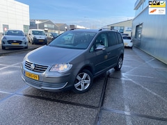 Volkswagen Touran - 1.6 Trendline/7 persoon/ 3e EIG/1jaar apk/ dealeronderhouden/ airco/ stoelverwarming/ park