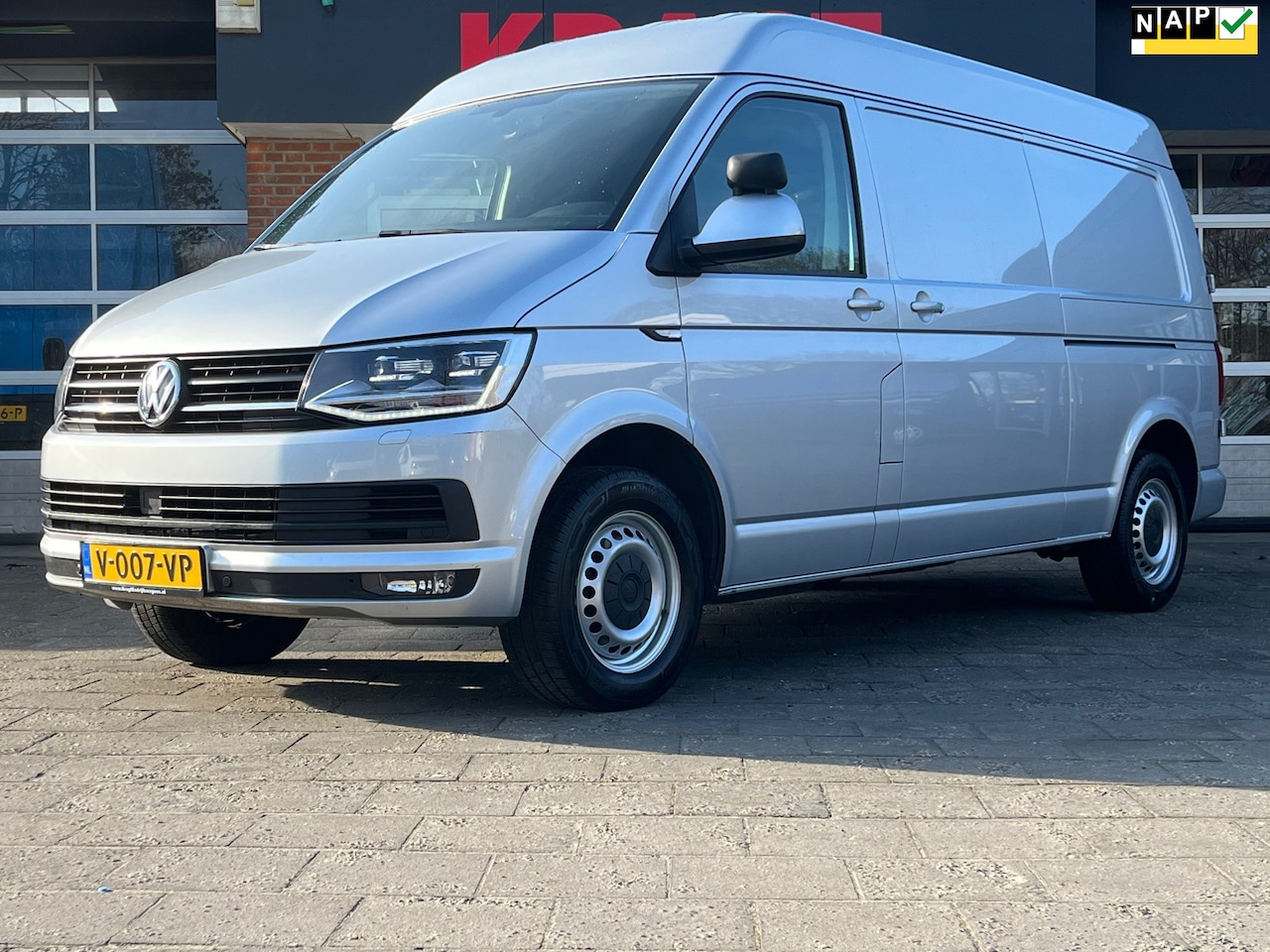 Volkswagen Transporter - 2.0 TDI L2H3 Highline|AUTOMAAT|adaptieve cruise control|airconditioning|parkeersensoren|tr - AutoWereld.nl