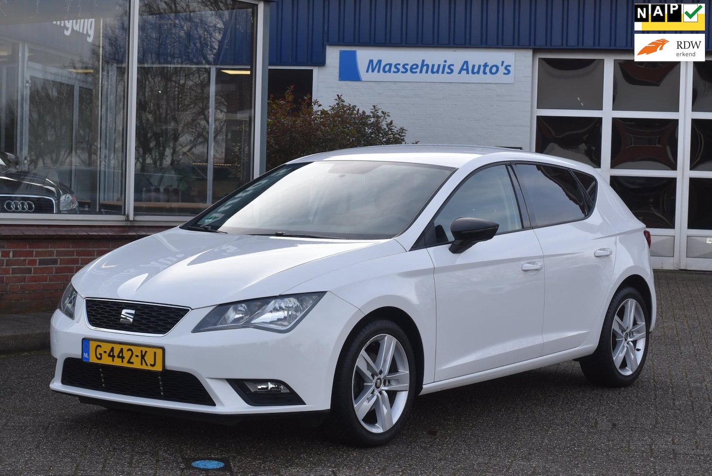 Seat Leon - 1.2 TSI Entry 165dkm Trekhaak Airco Cruise PDC 17" Isofix Nwe APK - AutoWereld.nl