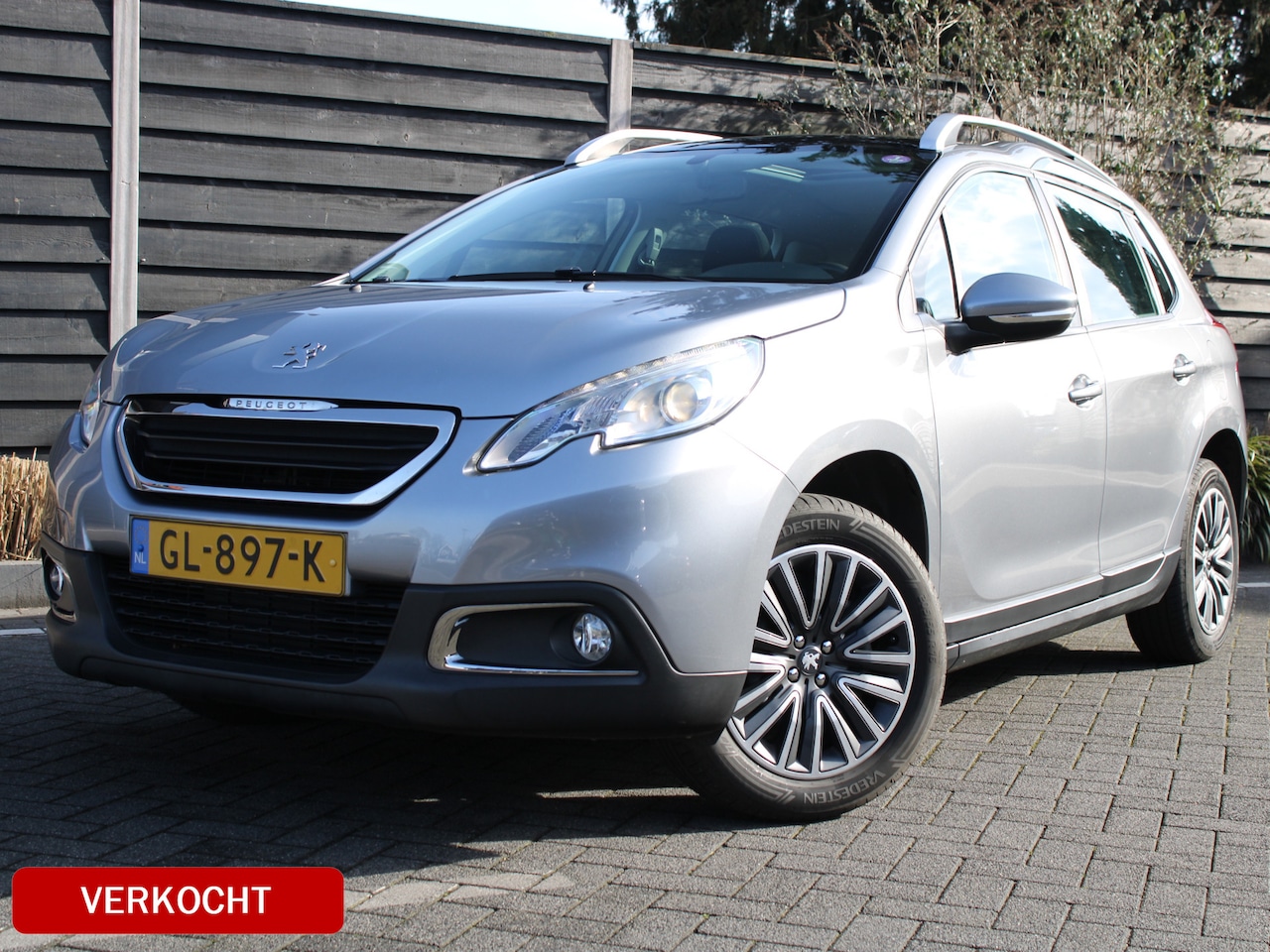 Peugeot 2008 - 1.2 PureTech 82PK Active ETG Automaat Navigatie, Trekhaak, Airconditioning, Panoramadak, P - AutoWereld.nl