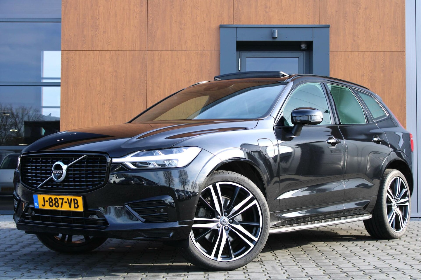 Volvo XC60 - 2.0 Recharge T6 AWD R-Design | Pano | 360 | Trekhaak - AutoWereld.nl