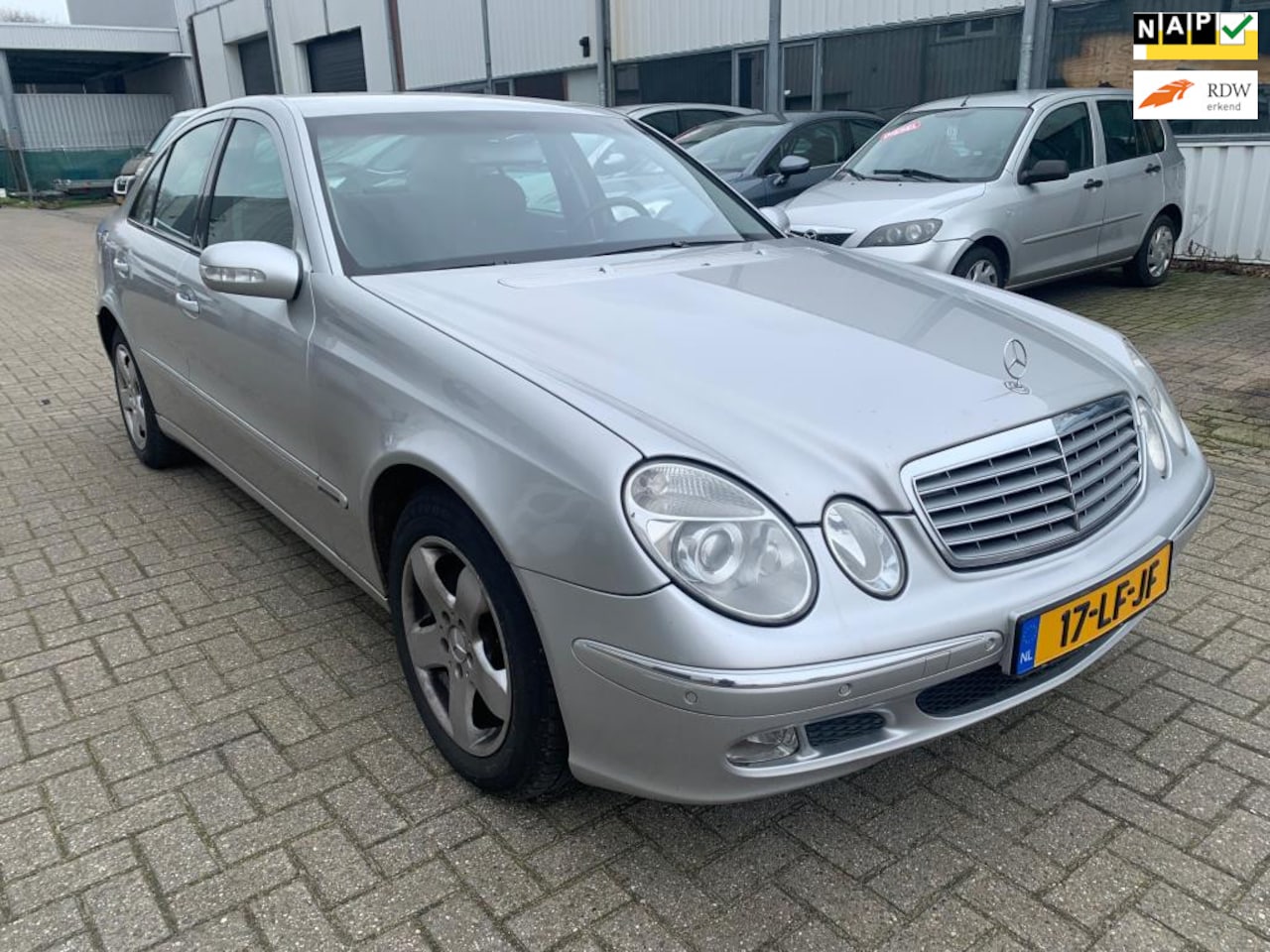 Mercedes-Benz E-klasse - 270 CDI AUTOMAAT Airco Cruise Control Elektr pakket Lm Velgen Rijdt en schakelt perfect - AutoWereld.nl