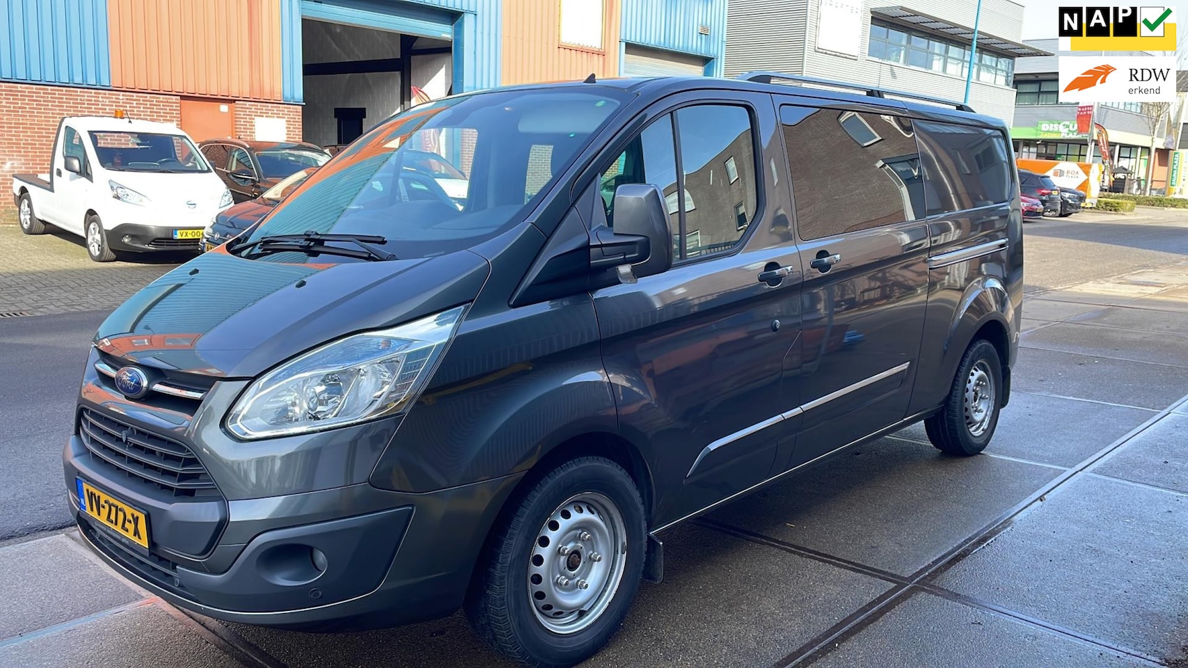 Ford Transit Custom - 2.2 TDCI 155pk L2H1 DC Grijs TREKHAAK - AutoWereld.nl