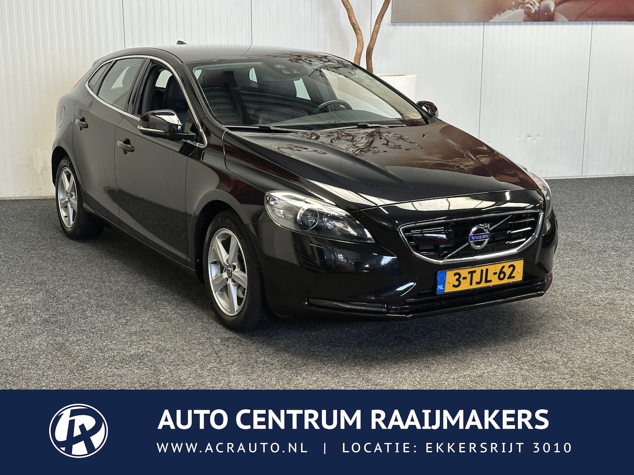 Volvo V40 - 1.6 D2 Momentum NAVIGATIE CRUISE CONTROL CLIMATE CONTROL BLUETOOTH TELEFOON RIJSTROOKSENSO - AutoWereld.nl