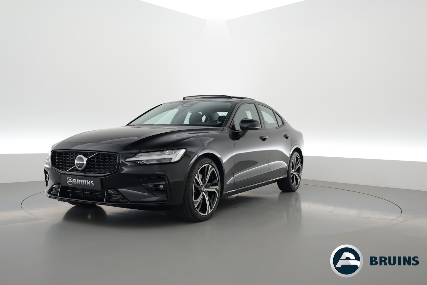 Volvo S60 - 2.0 B4 Plus Dark | Pano | Standkachel | Memory | 360 camera | Pilot Assist | H&K | Stoel- - AutoWereld.nl