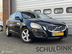 Volvo V60 - 1.6 T3 Momentum AFNEEMBARE TREKHAAK|CRUISE CONTROLE