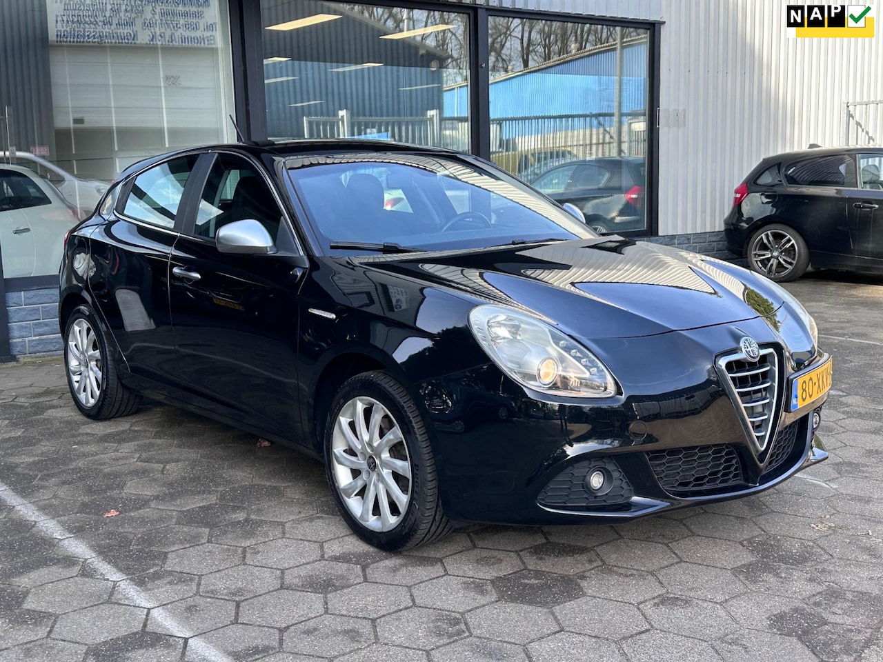 Alfa Romeo Giulietta - 1.4 T Distinctive*Airco*Navigatie* - AutoWereld.nl