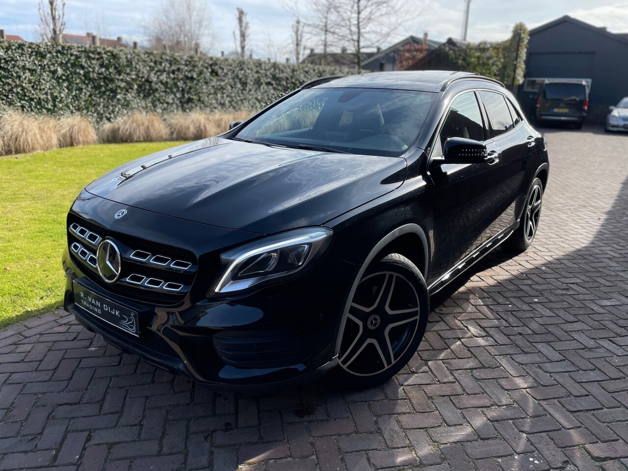 Mercedes-Benz GLA-Klasse - 220 4MATIC AMG Panoramadak Trekhaak - AutoWereld.nl