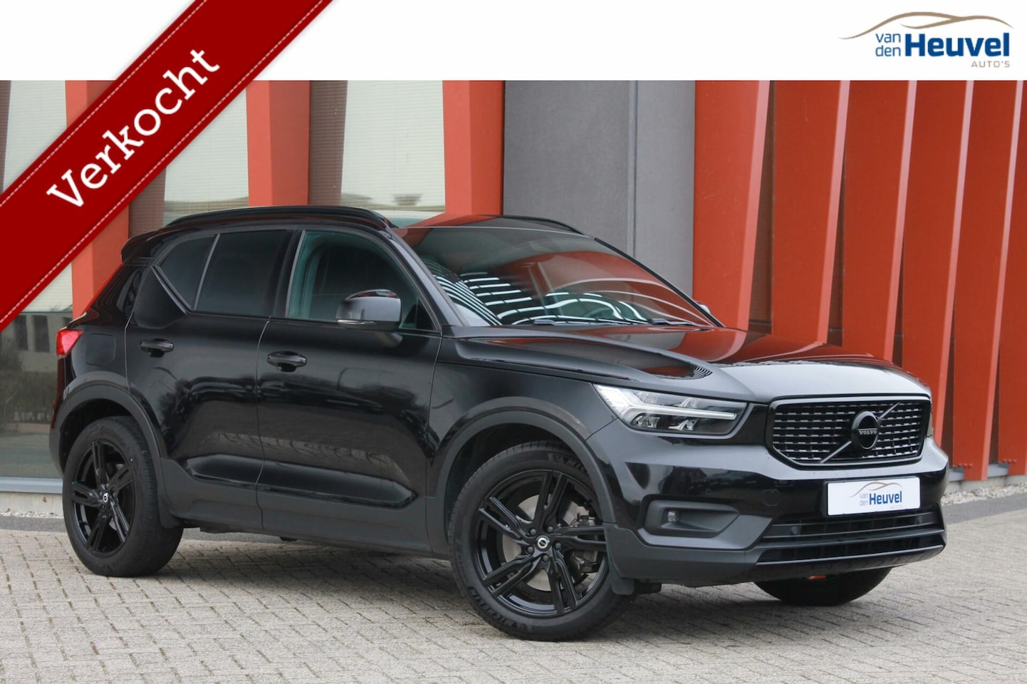 Volvo XC40 - T5 Recharge R-Design | Parkeercamera | Trekhaak | Black Edition | Keyless - AutoWereld.nl