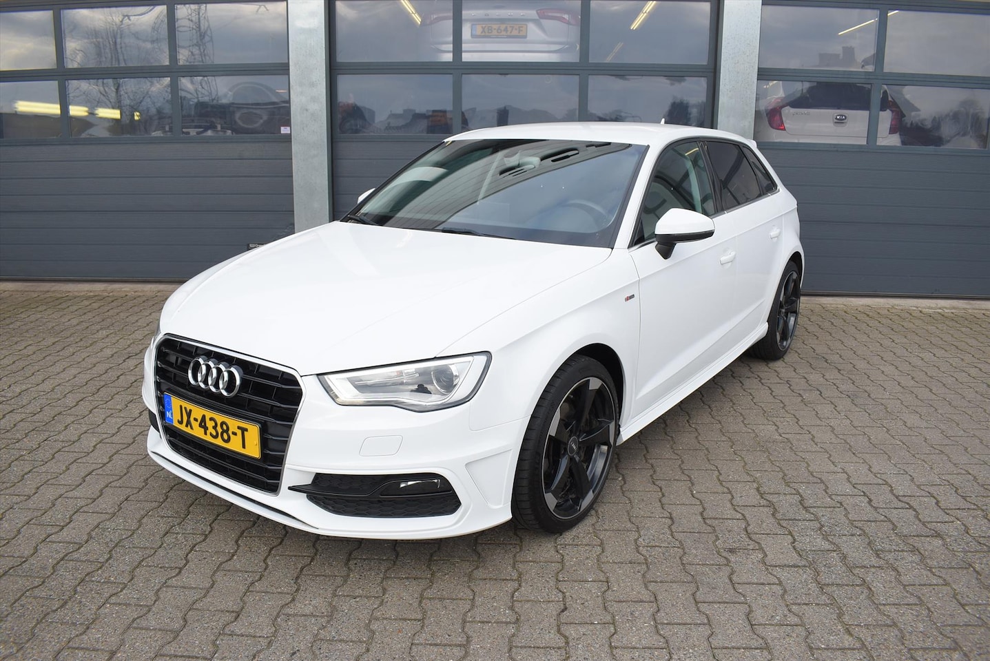 Audi A3 Sportback - 1.2 TFSI 110pk Adrenalin / S-Line - AutoWereld.nl