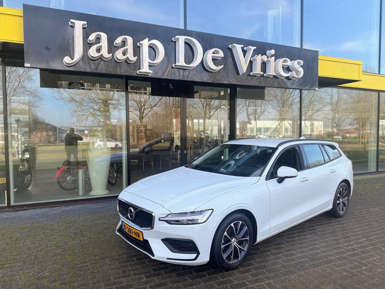 Volvo V60 - 2.0 B3 Momentum 2.0 B3 Momentum - AutoWereld.nl