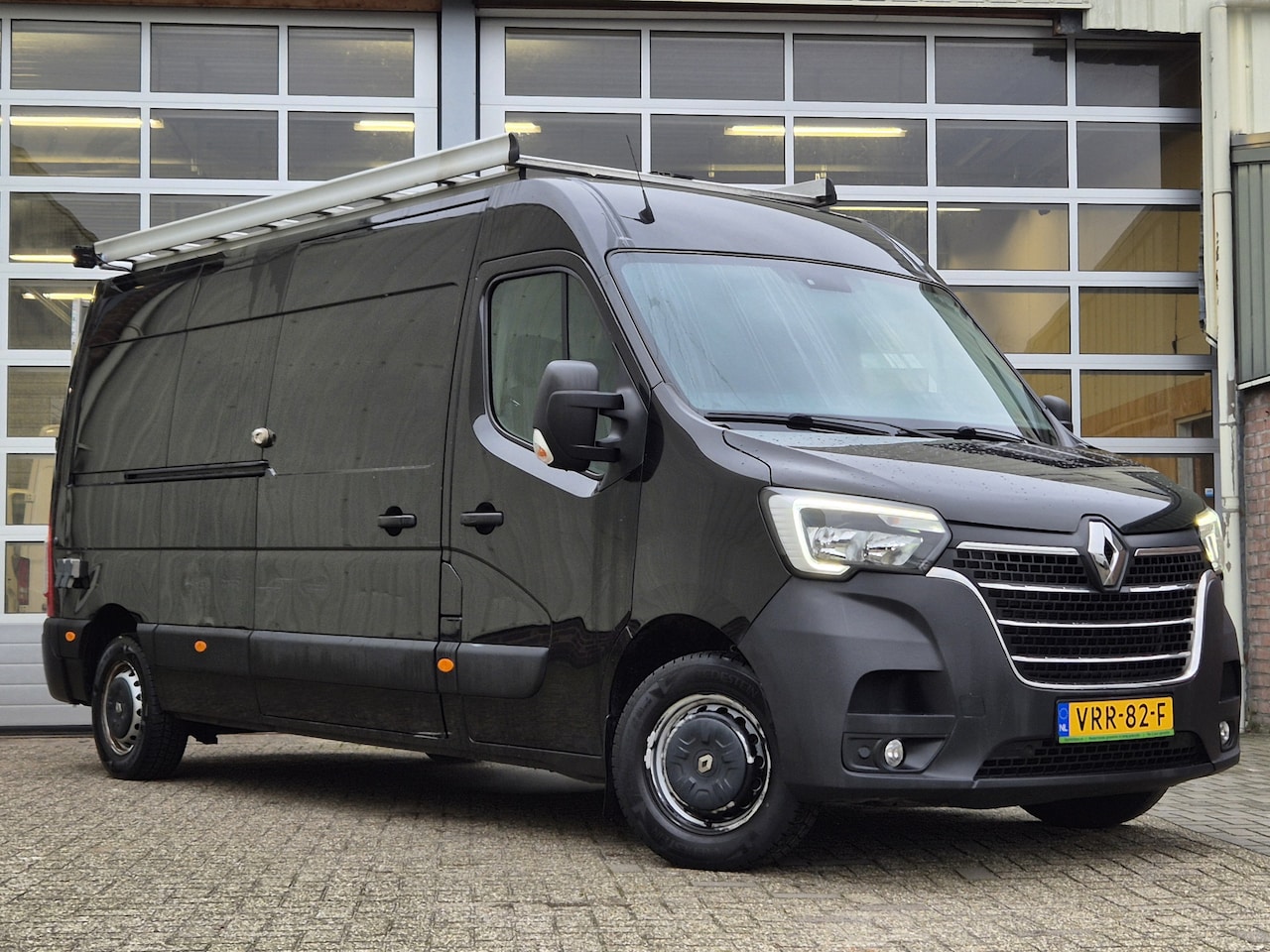 Renault Master - T35 2.3 dCi 180pk L3H2 | deur L & R | TREKHAAK | - AutoWereld.nl