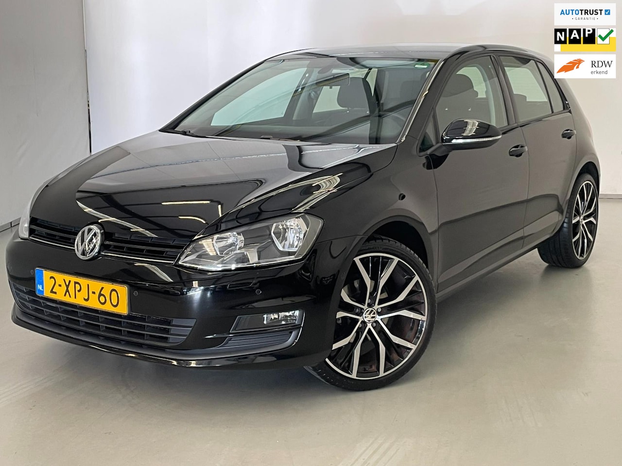 Volkswagen Golf - 1.2 TSI / NL-auto / Camera / 19" LM / Stoelverwarming - AutoWereld.nl