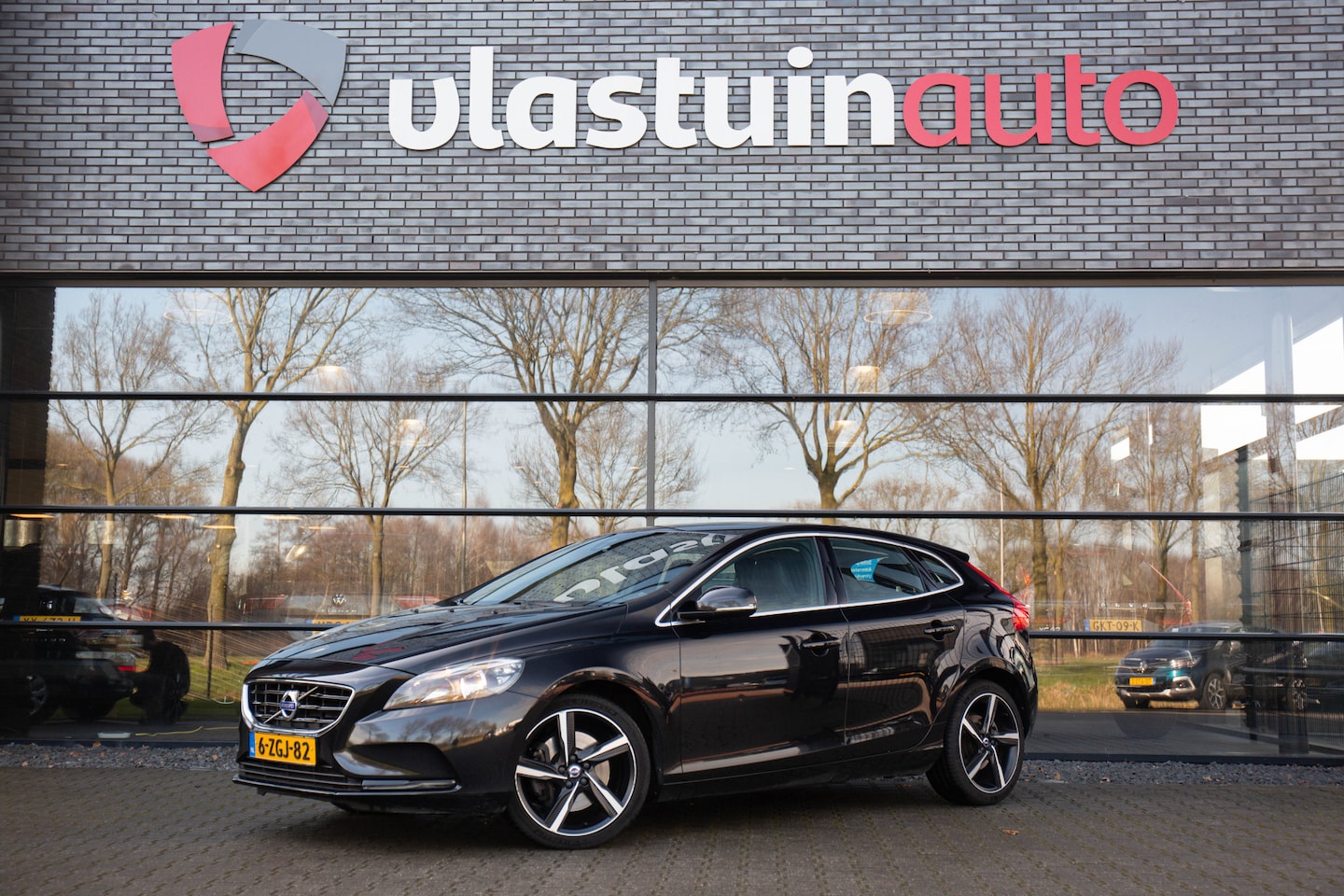 Volvo V40 - 2.0 D4 Momentum Business 2.0 D4 Momentum Business , Trekhaak, Navigatie, - AutoWereld.nl