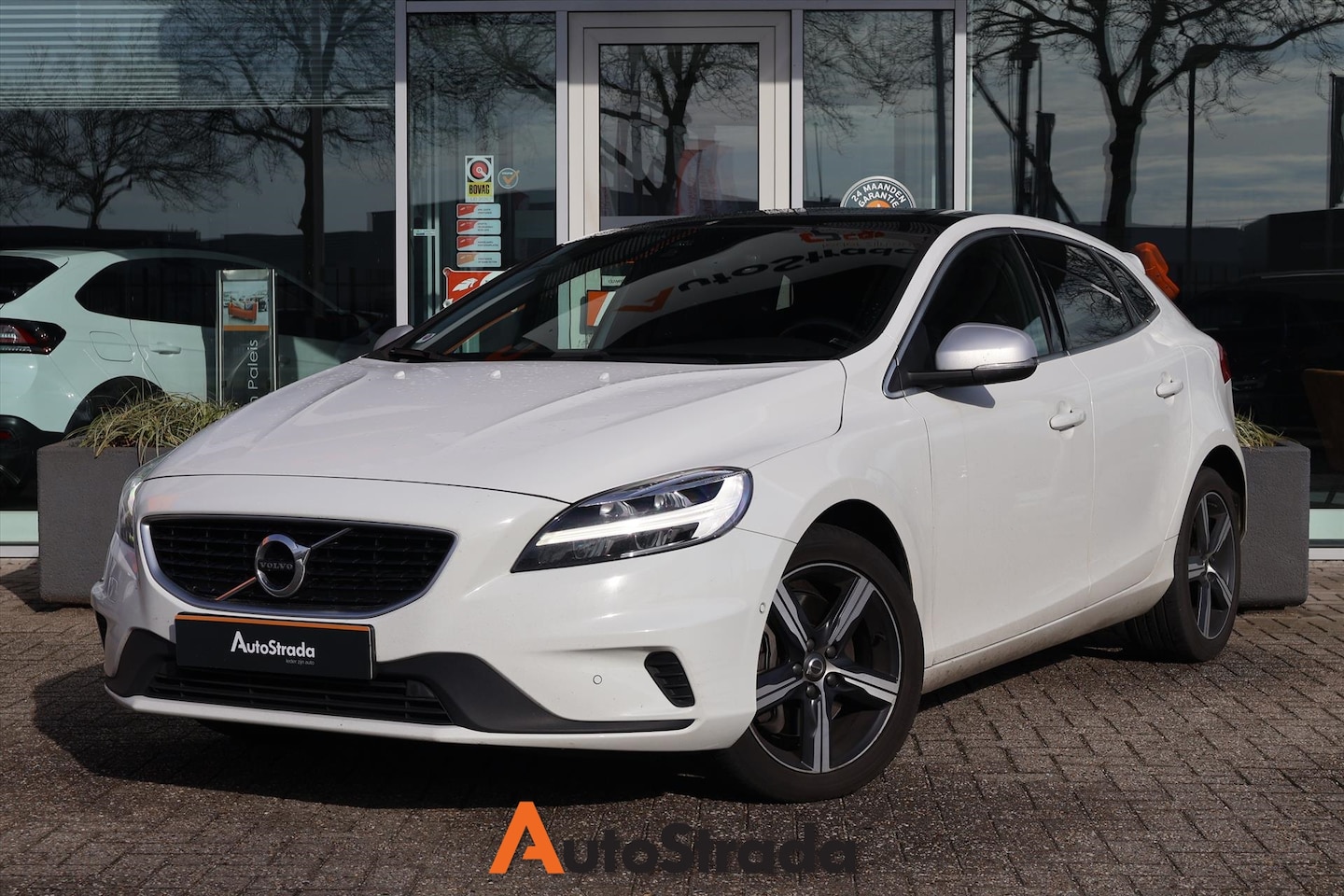 Volvo V40 - 1.5 R-Design T3 152PK Geartronic | Harman/Kardon | LED | Pano | Camera | Navi | Keyless | - AutoWereld.nl