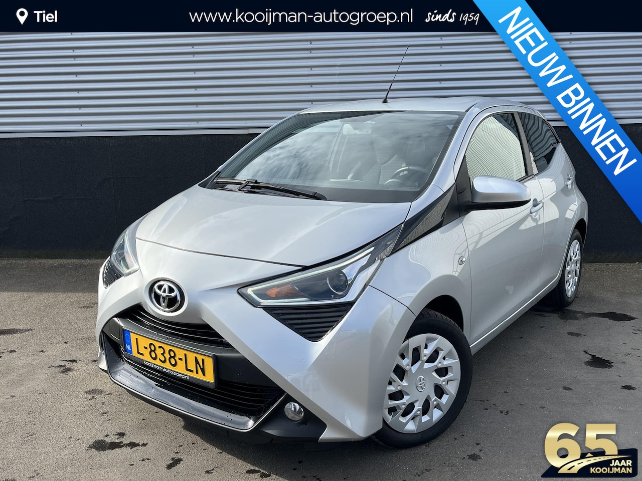 Toyota Aygo - 1.0 VVT-i X-Play Limited Automaat Incl: AppleCarplay / AndroidAuto, Airco, Parkeerhulpcame - AutoWereld.nl