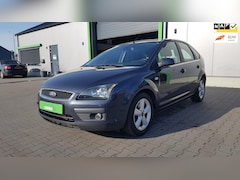 Ford Focus - 1.6-16V Futura in nette staat. Onderhouden in onze werkplaats. Cruise control Airco Voorru