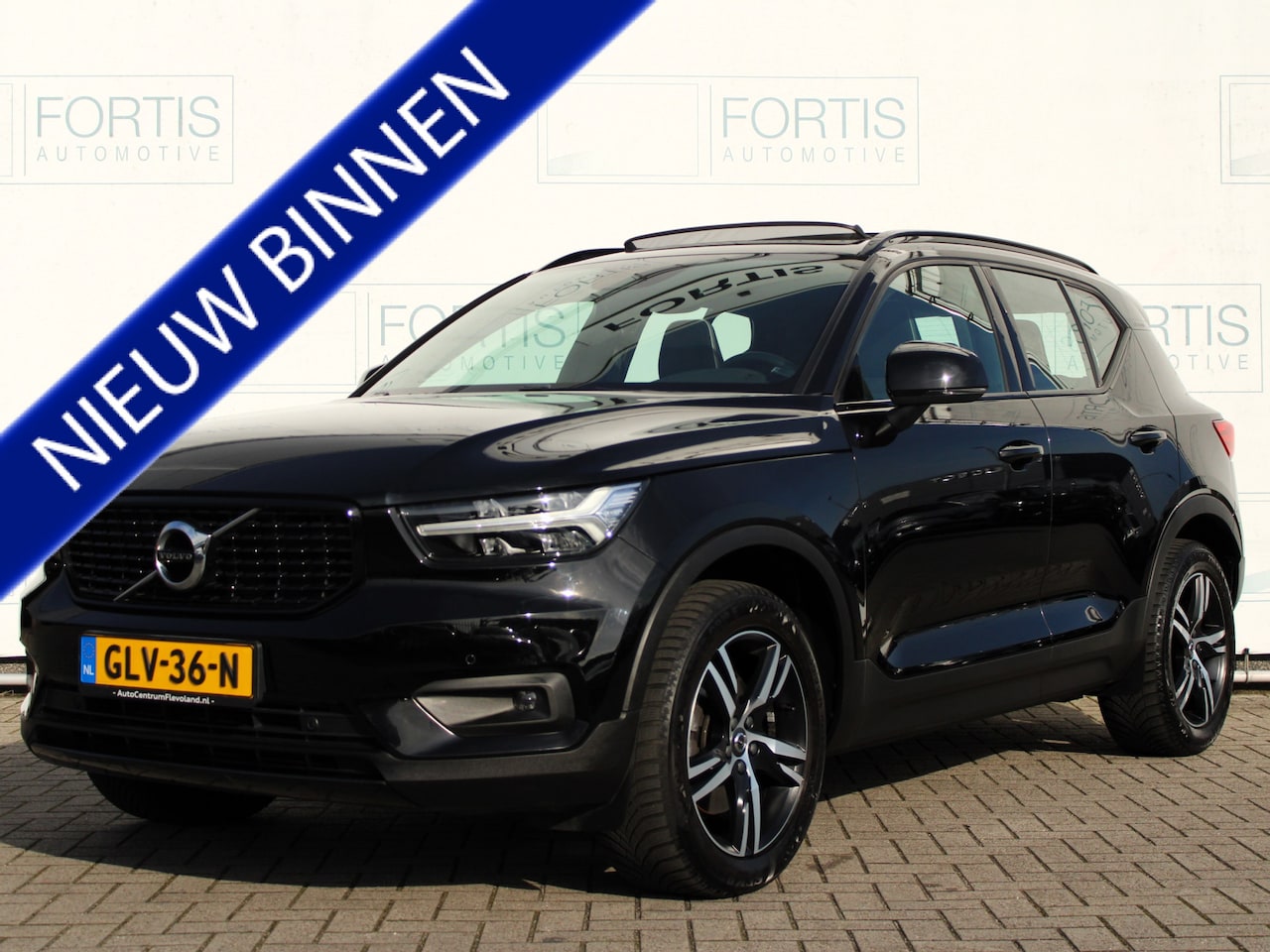 Volvo XC40 - 2.0 T5 AWD R-Design CAMERA | HARMAN KARDON | PANO | STOELVERW | - AutoWereld.nl