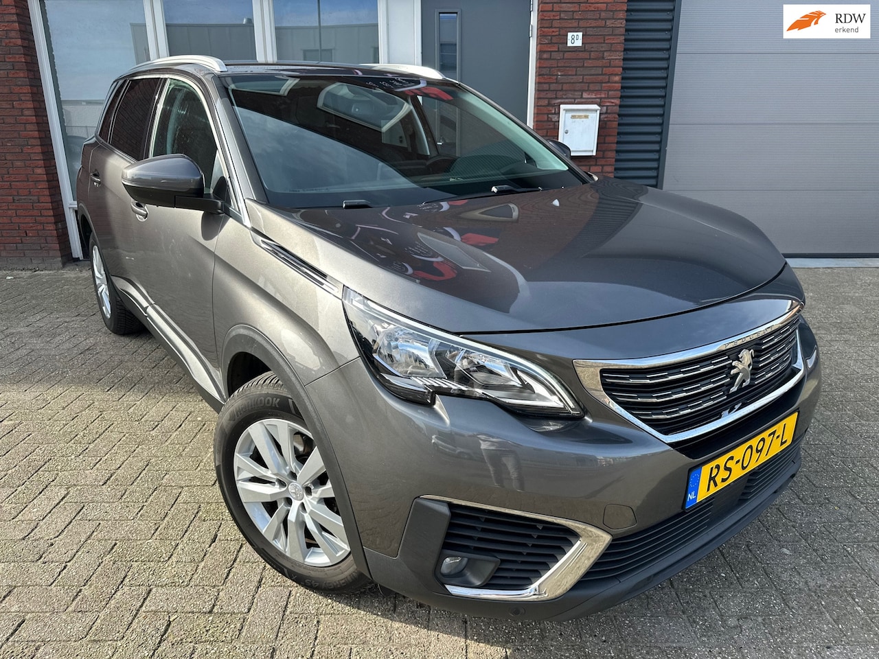 Peugeot 5008 - 1.2 PureTech Blue Lease Executive 7P / Navi / PDC / Cruise - AutoWereld.nl