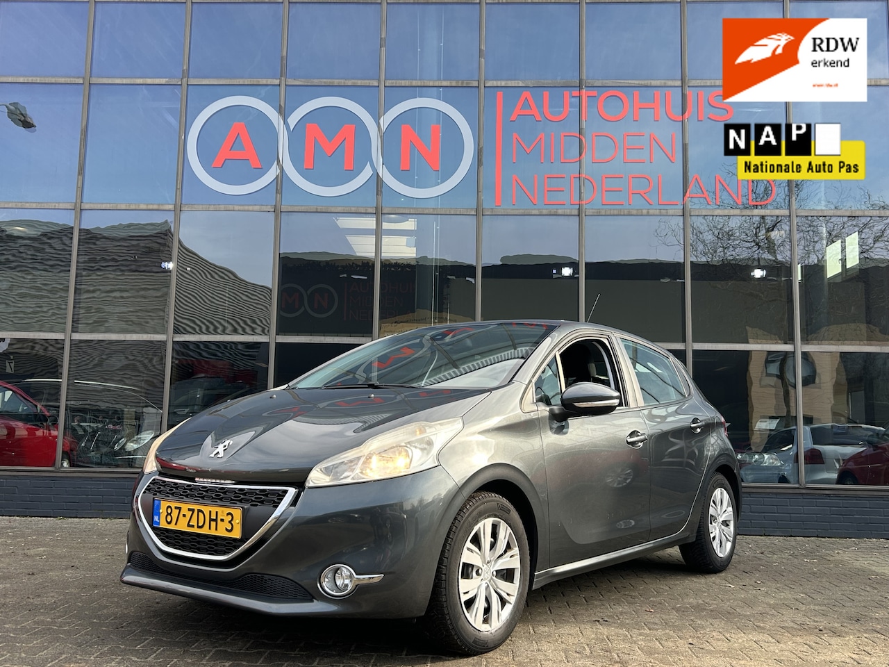 Peugeot 208 - 1.2 VTi Blue Lease Cruisectr,Navigatie,Airco,Elekpakket - AutoWereld.nl