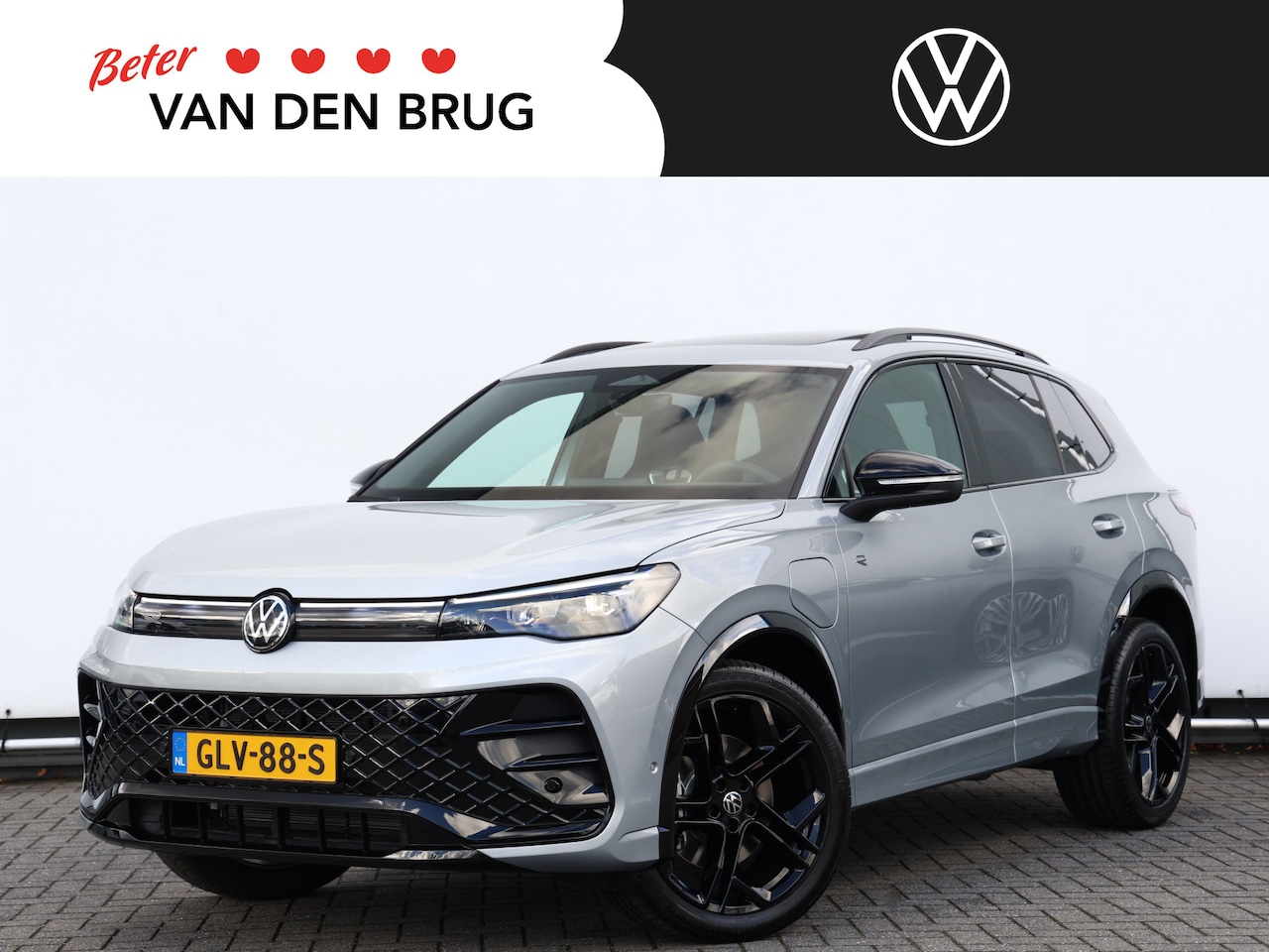 Volkswagen Tiguan - 1.5 eHybrid R-Line Business 204 pk DSG | Trekhaak | Panoramadak | Blackstyle | Side Assist - AutoWereld.nl