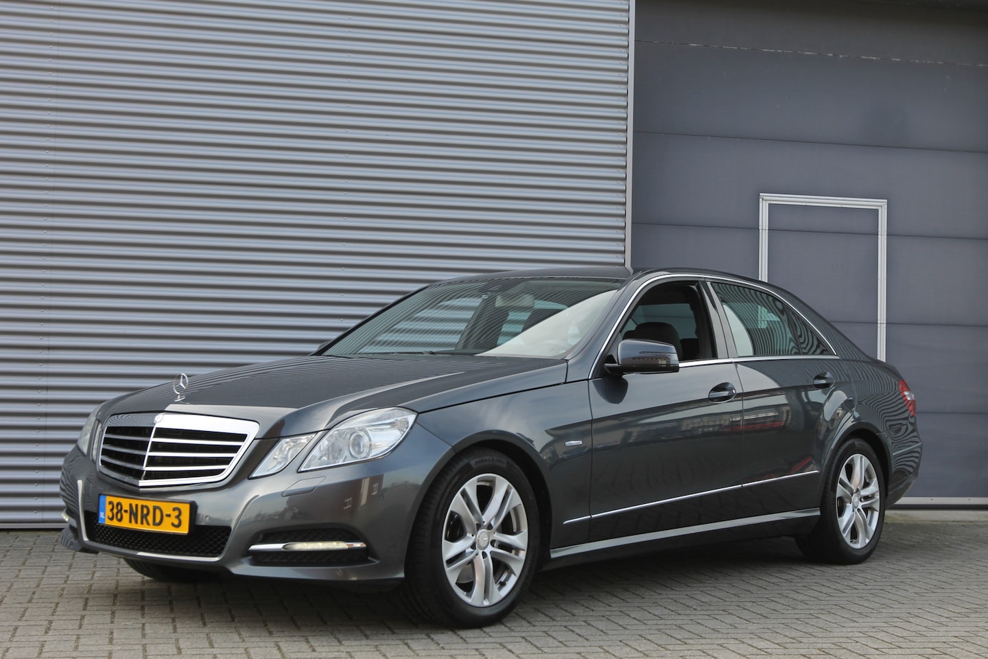 Mercedes-Benz E-klasse - 350 CGI Avantgarde I AUT. I DEALER OH. I NAVI - AutoWereld.nl