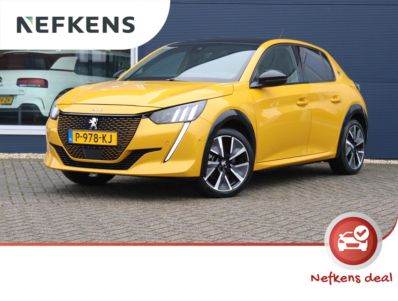 Peugeot e-208 - GT Pack 50 kWh 3-fase | Glazendak | Halfleer | Stoelverwarming | Navigatie | 17"LMV  | Key - AutoWereld.nl