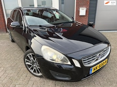 Volvo V60 - 2.0 D4 Summum / Leder / PDC / Cruise / Stoelverwarming