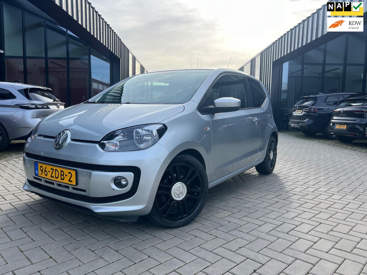 Volkswagen Up! - 1.0 high up! Airco Elek pakket Weinig Kms NAP 2e eig - AutoWereld.nl