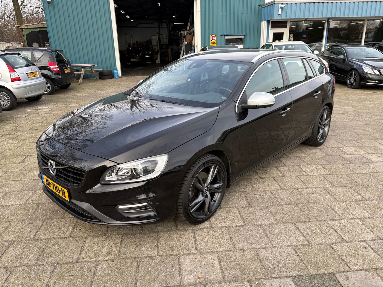 Volvo V60 - 1.5 T3 R-Design 1.5 T3 R-Design - AutoWereld.nl