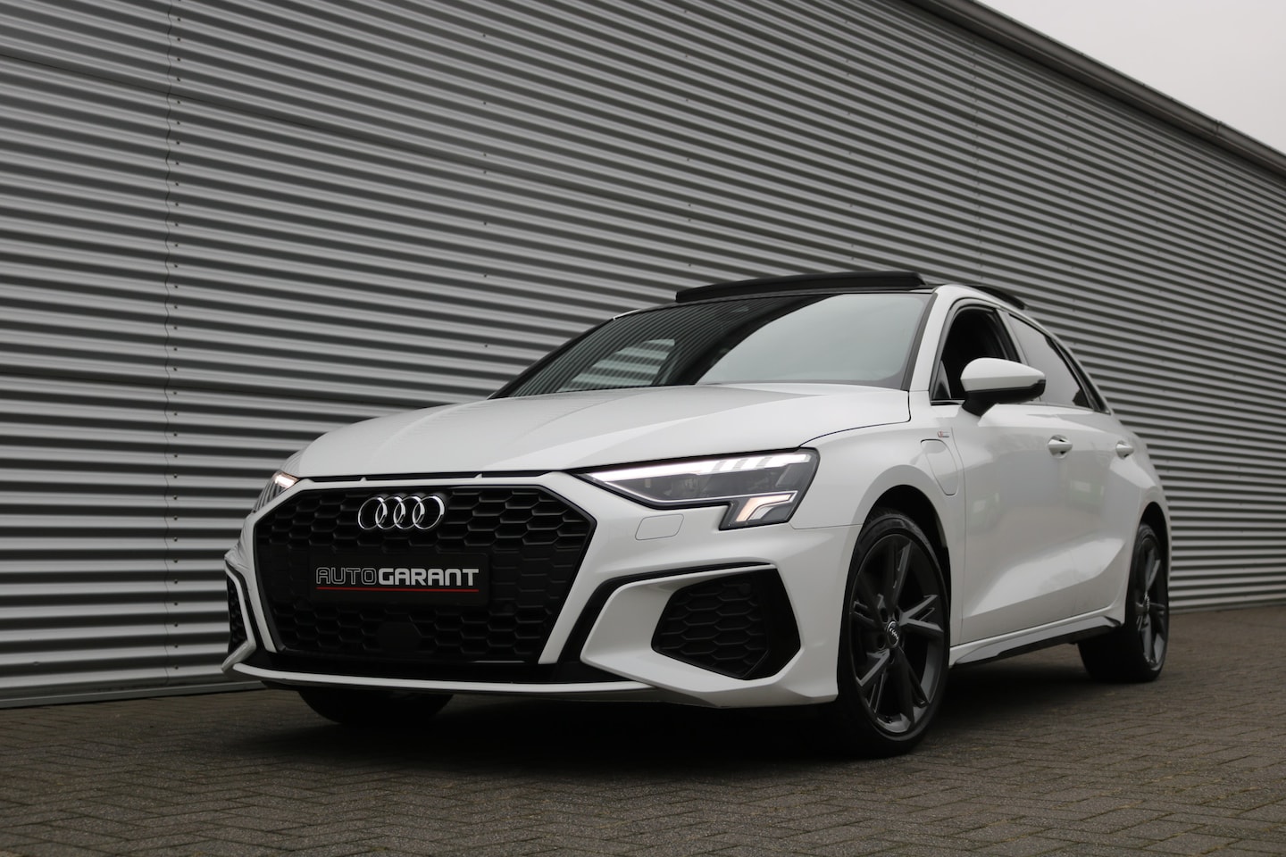 Audi A3 Sportback - 40 TFSI e S-Line (Panoramadak Sportleder/Memory VirtualCockpit Camera ACC Keyless Full-Led - AutoWereld.nl