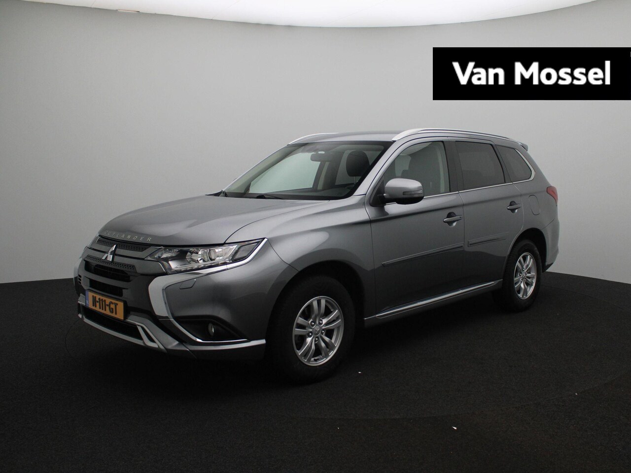 Mitsubishi Outlander - 2.4 PHEV Aut. Pure | Apple CarPlay | Trekhaak | Camera | Stoelverwarming | - AutoWereld.nl