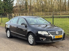 Volkswagen Passat - 2.0 FSI Highline /inruilkoopje/