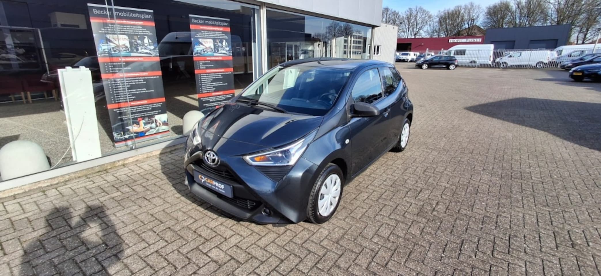 Toyota Aygo - 1.0 x-fun NLauto | dealeronderhouden - AutoWereld.nl