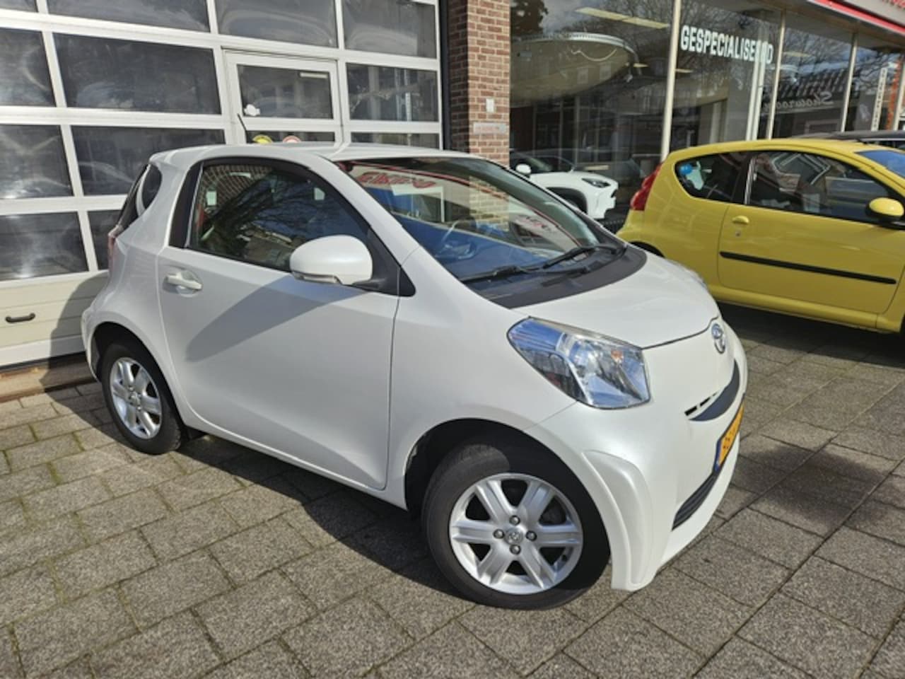 Toyota iQ - 1.0 VVTi Comfort Airco /Half leder/Stoelverwarming - AutoWereld.nl