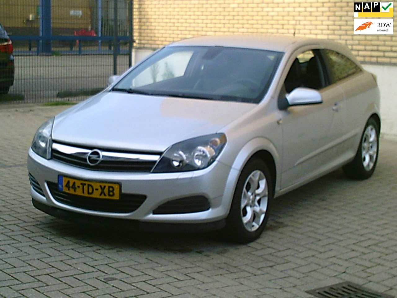 Opel Astra GTC - 1.8 Cosmo Airco LMV Cruise Stuurbekr. - AutoWereld.nl