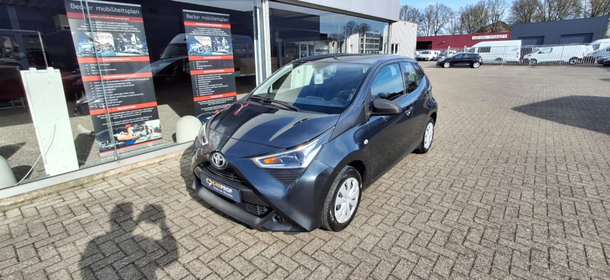 Toyota Aygo - 1.0 VVT-i x-fun NLauto | dealeronderhouden - AutoWereld.nl