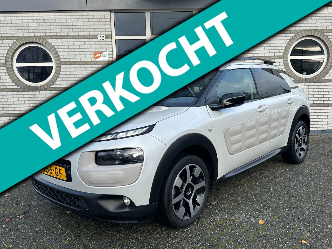 Citroën C4 Cactus - 1.2 PureTech Business Plus |Leder,Cam,Navi,Pano,Stoelvw| - AutoWereld.nl