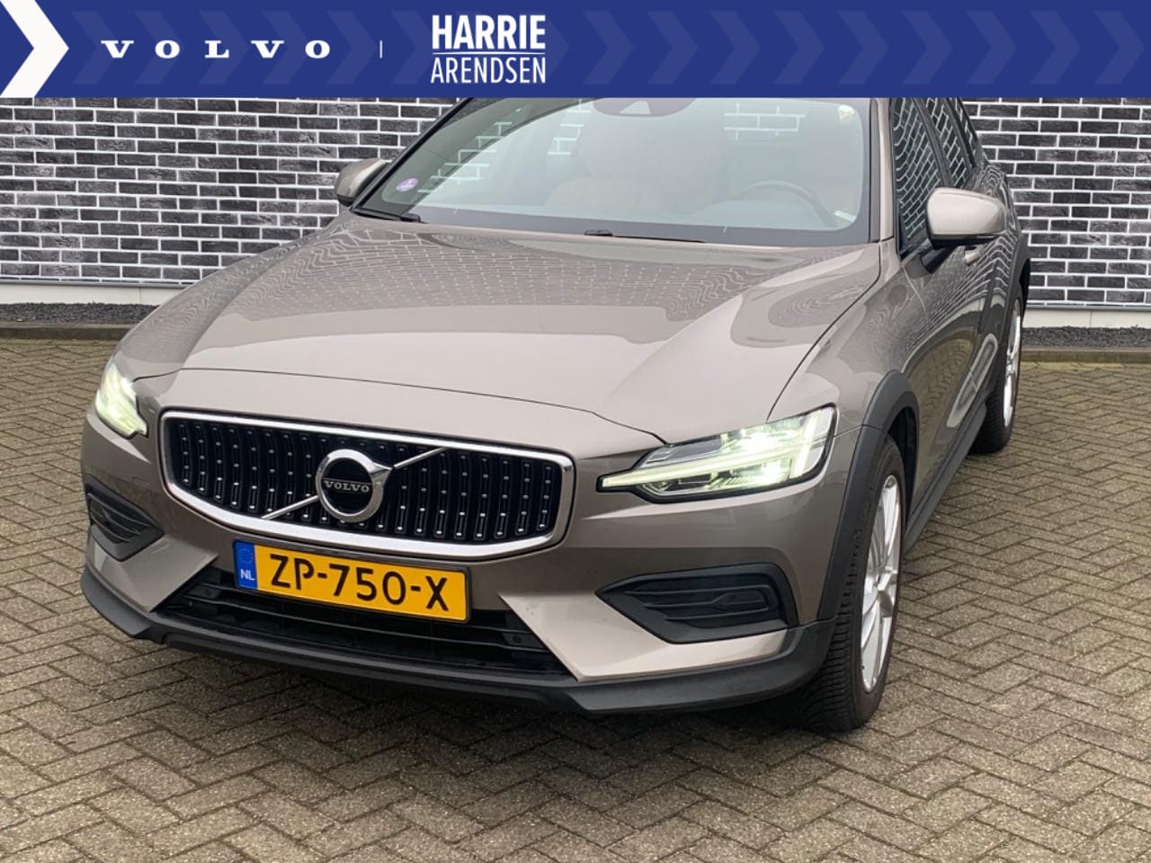 Volvo V60 Cross Country - 2.0 T5 AWD  Pro 2.0 T5 AWD Pro - AutoWereld.nl