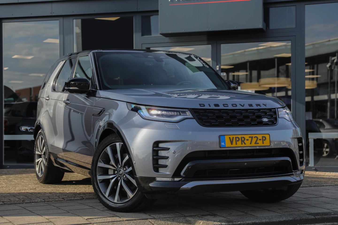 Land Rover Discovery - 3.0 D300 | Schuif- opendak | Trekhaak Elektrisch uitklapbaar | Grijs kenteken - AutoWereld.nl