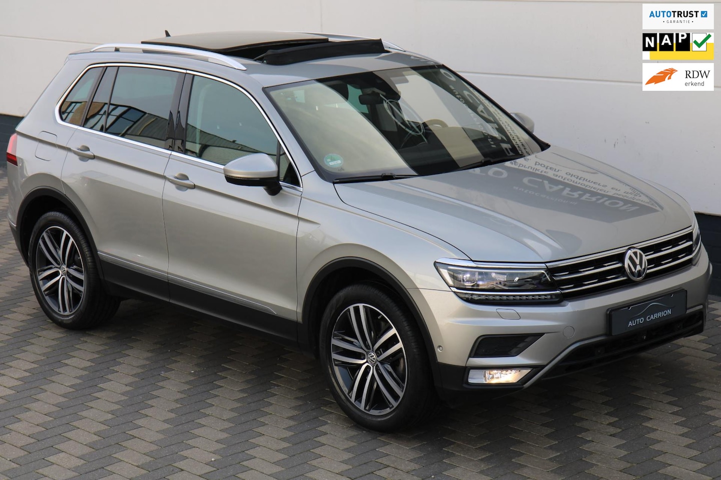 Volkswagen Tiguan - 2.0 TSI 4Motion 220PK Pano Virtual LED !! - AutoWereld.nl