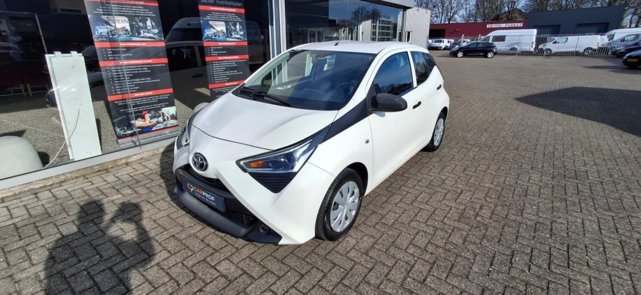 Toyota Aygo - 1.0 VVT-i x-fun NLauto | dealeronderhouden - AutoWereld.nl