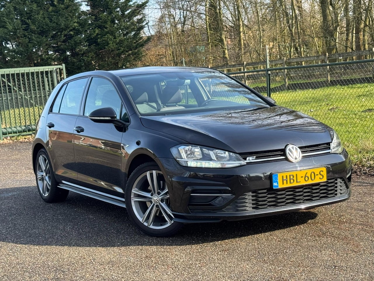 Volkswagen Golf - 1.5 TSI Highline Business R /Automaat/Navi/Camera/Carplay/ - AutoWereld.nl