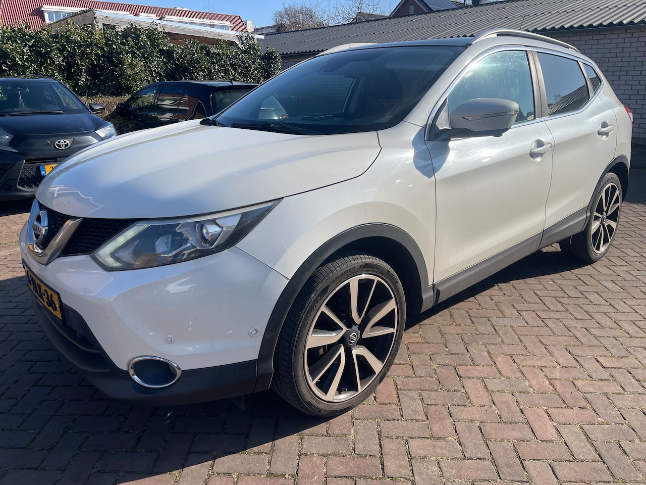 Nissan Qashqai - 1.5 dCi Connect Edition Leder navi led panodak nette suv - AutoWereld.nl