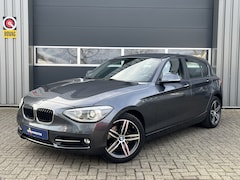 BMW 1-serie - 118i Business Sport | Navi Carplay | Xenon | Trekhaak | PDC | Interesse? Bel of App naar: