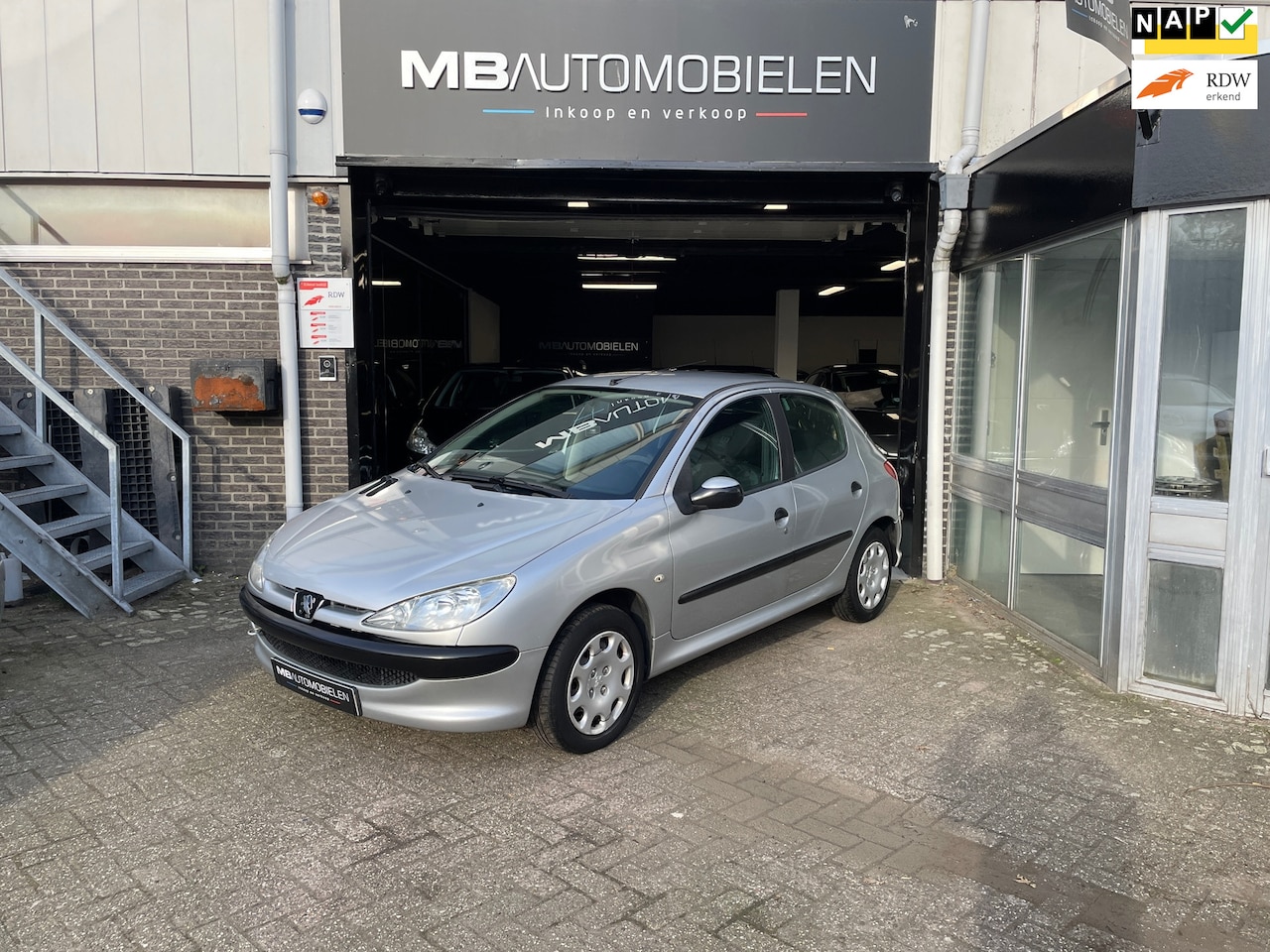 Peugeot 206 - 1.4 One-line//NAP/Airco/5 deurs/APK - AutoWereld.nl