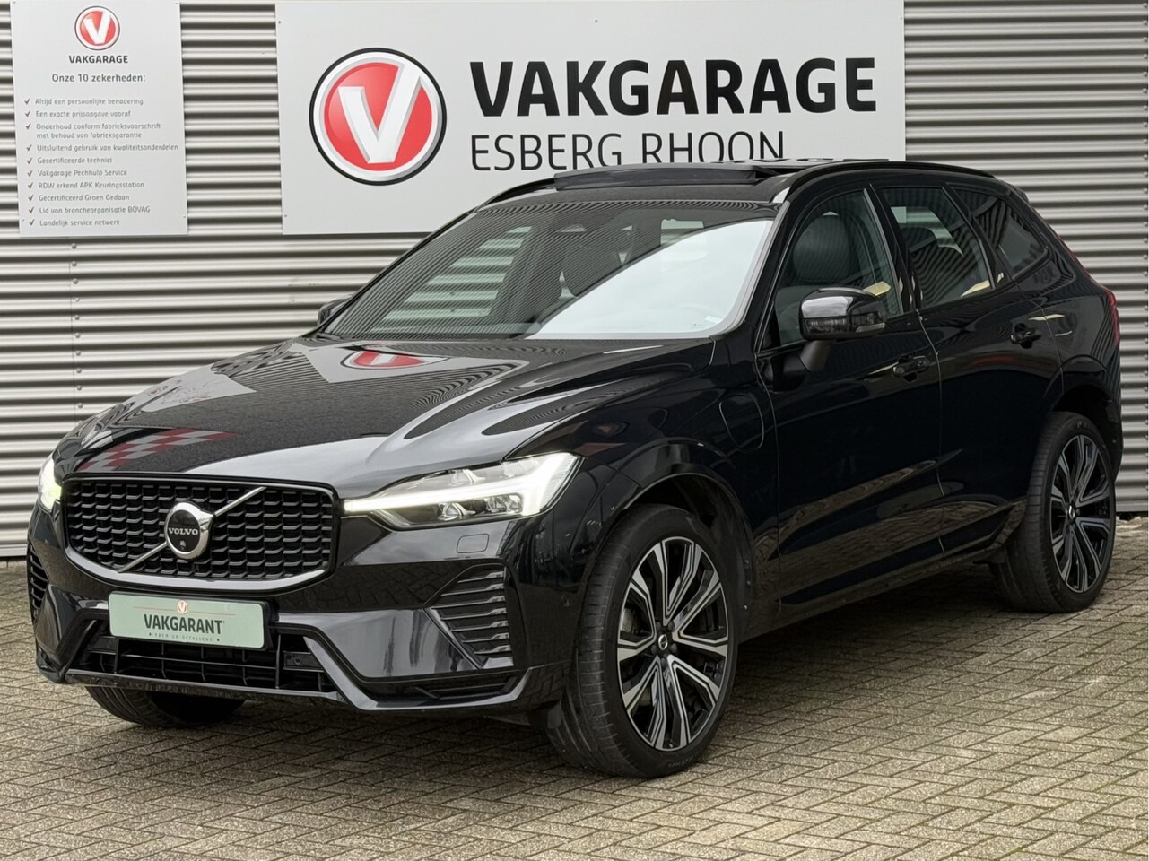 Volvo XC60 - 2.0 T6 Plug-in hybrid AWD R-Design SCHUIFDAK,TREKHAAK,NAV/CAM - AutoWereld.nl