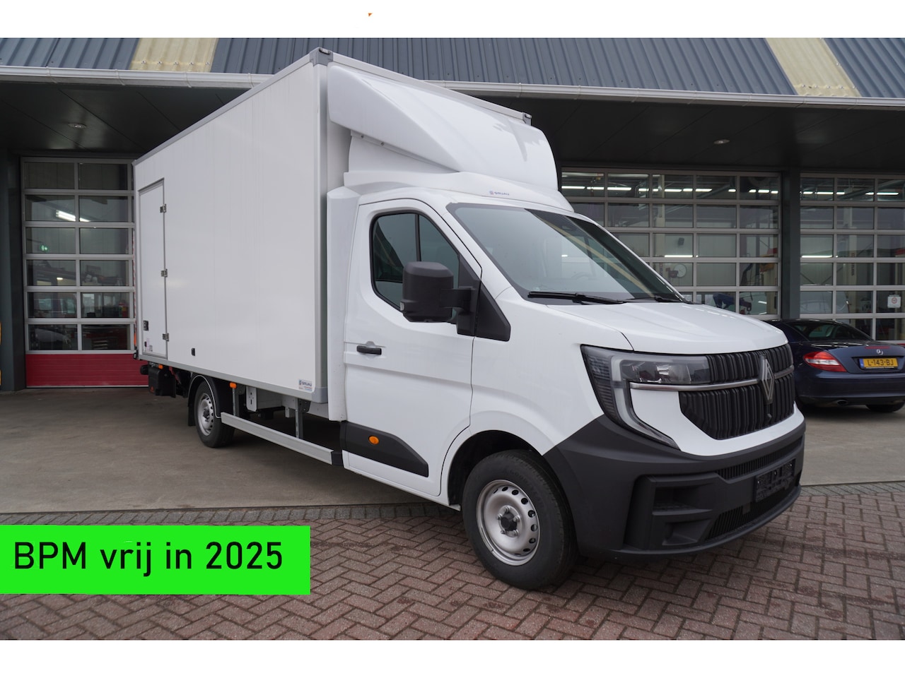 Renault Master - T35 2.0 dCi 170PK Meubelbak + laadklep Airco | Cruise | Parkeersensoren achter | Apple CP- - AutoWereld.nl